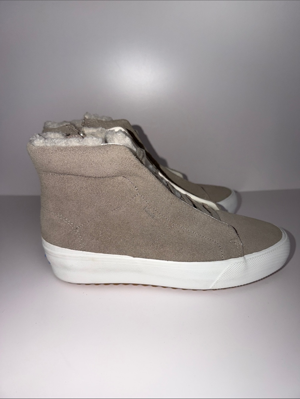 Keds Women’s Faux Shearling Lined High Top Sneakers Beige Suede Size 6.5 Shoes